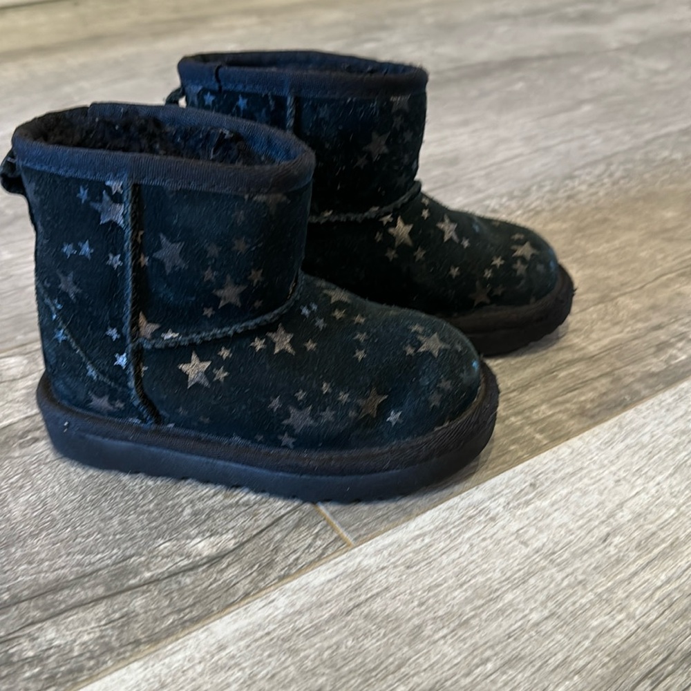 Ugg mini size 8